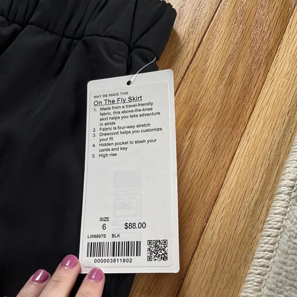 Lululemon On The Fly Skirt, Size 6, NWT - Picture 5 of 5